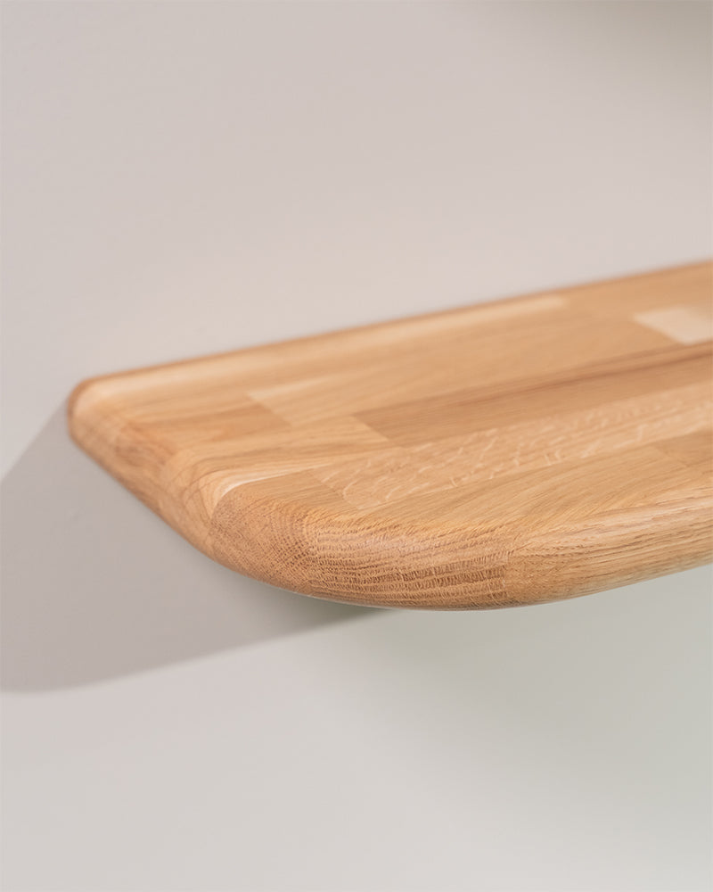 Linea Oak Ästetik vægmonteret betjeningshylde i massivt egetræ, 40 cm hyldedybde